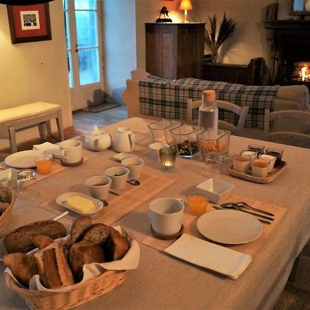 Les Chambres Du Logis Du Chatelier Bressuire Eksteriør billede