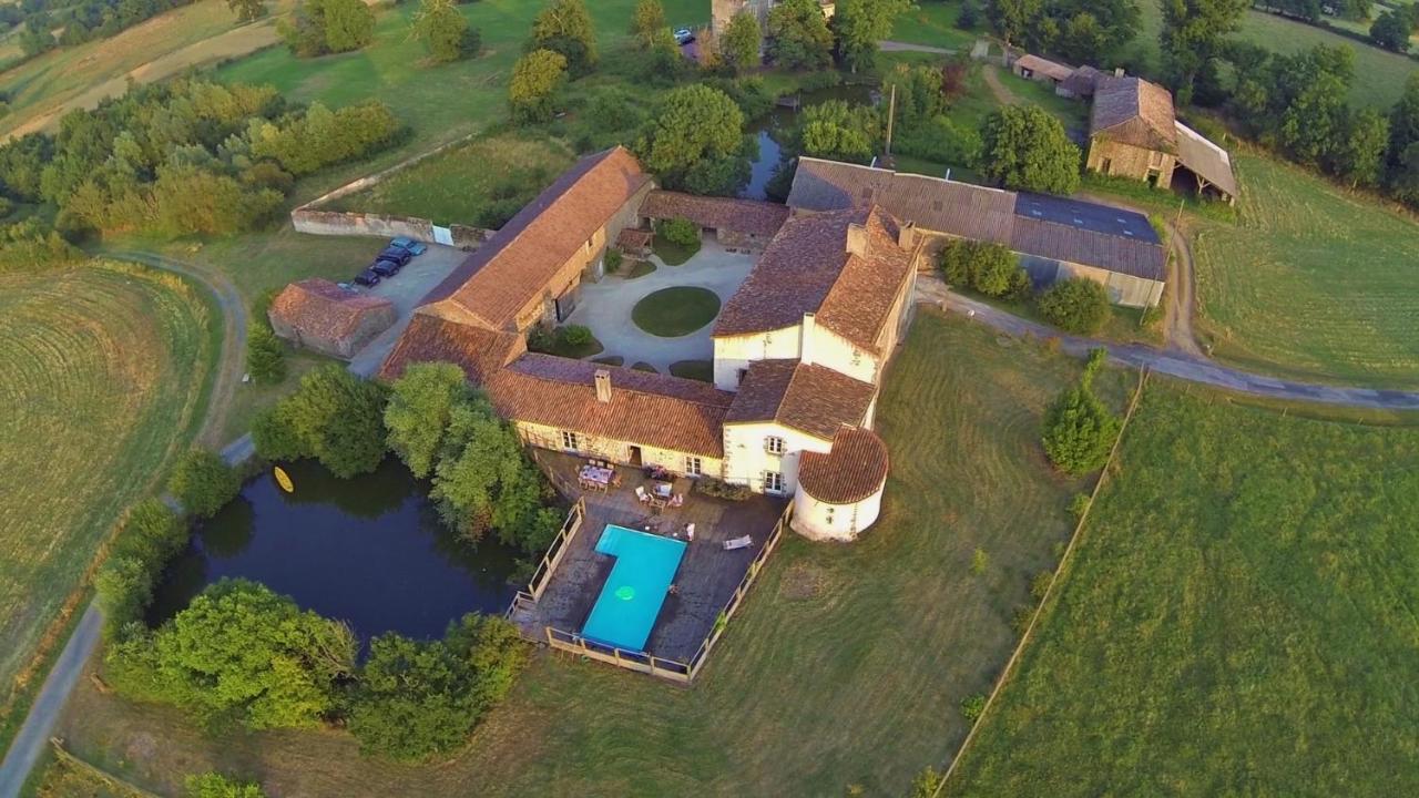 Les Chambres Du Logis Du Chatelier Bressuire Eksteriør billede