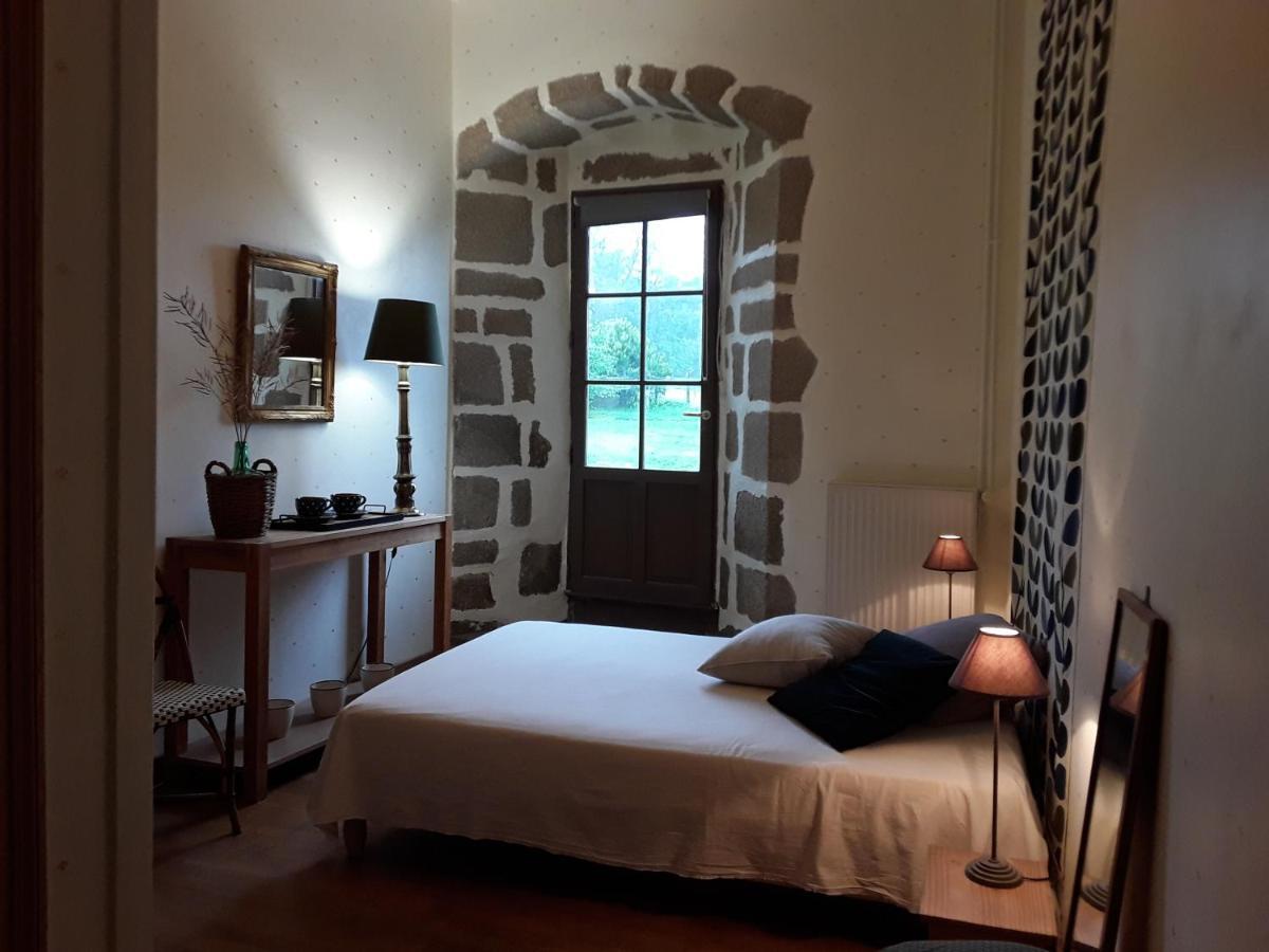 Les Chambres Du Logis Du Chatelier Bressuire Eksteriør billede