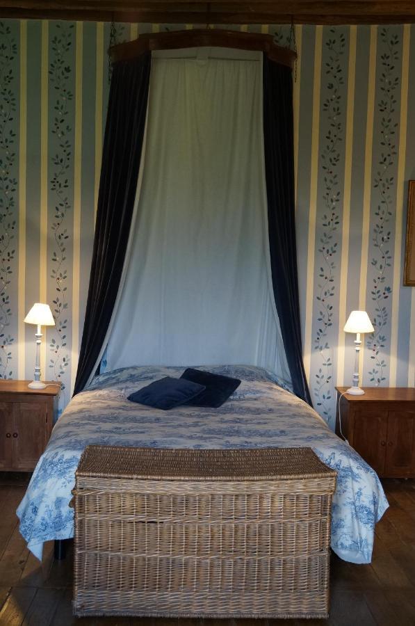 Les Chambres Du Logis Du Chatelier Bressuire Eksteriør billede
