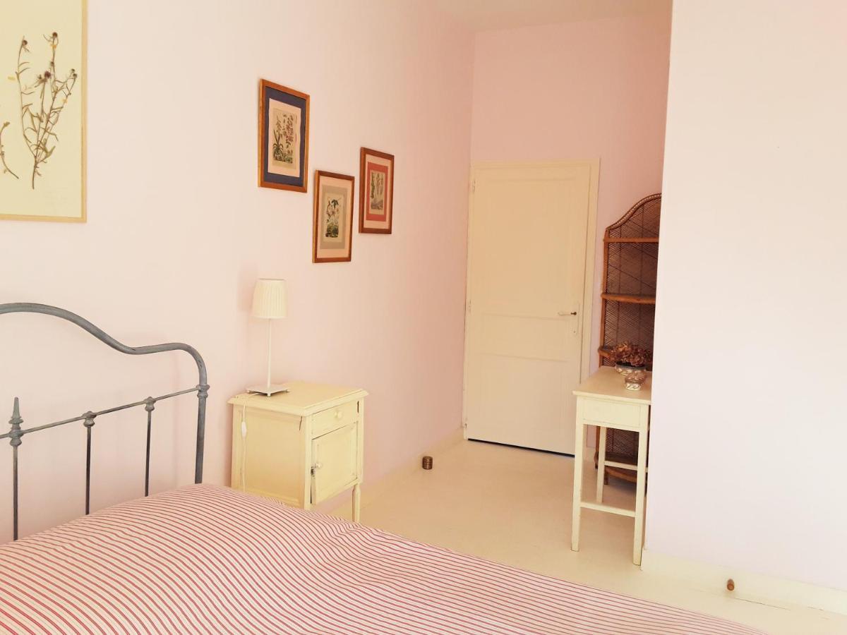 Les Chambres Du Logis Du Chatelier Bressuire Eksteriør billede